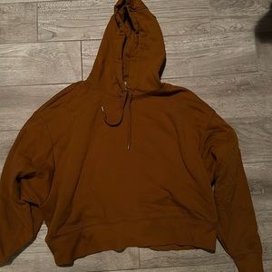 Carrie Underwood’s Calia Crop Sweatshirt